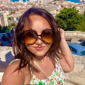 Meet your Posher, Ahni